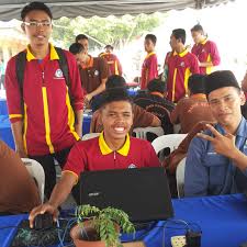 Kv merupakan institusi pengajian yang menerapkan pembelajaran. Cikgu Siti Hazreen Hari Terbuka Kolej Vokasional Juasseh