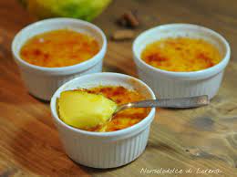 La crema catalana, come si può intuire dal nome, è un dolce tipico della tradizione spagnola e più precisamente della regione della catalogna. Crema Catalana Dessert Goloso E Semplice Da Preparare Senza Forno