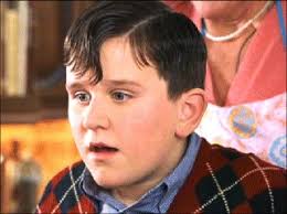 Harry edward melling (born 13 march 1989) is an english actor. Harry Melling