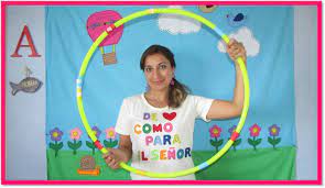 Si vais a organizar una fiesta con niños en edad preescolar es preferible mantenerlos entretenidos con alguna actividad en grupo. 7 Ideas Rompehielo Escuela Dominical Escuela Dominical Para Ninos Lecciones De La Escuela Dominical Escuela Dominical