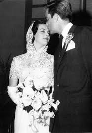 Robert Wagner And Natalie Wood On Their Wedding Day December 28 1957 Hollywood Wedding Celebrity Weddings Celebrity Wedding Dresses