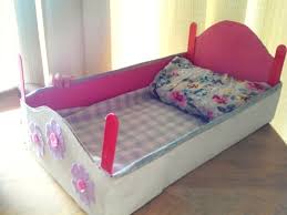 How to make a doll bed using simple household materials:flat box, material, egg carton, stuffing (i used packaging stuffing), glue gun Diy Toy Cardboard Baby Doll Bed C V Baby Doll Furniture Doll Bed Diy Baby Doll Bed