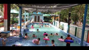 Kebun binatang bandung merupakan merupakan salah satu objek wisata alam flora dan fauna di kota bandung. Lucu Ara Faris Berenang Di Kolam Renang Kebun Binatang Surabaya Children Learn To Swim Youtube