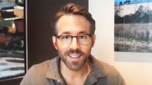Ryan reynolds becomes the green lantern (2011). Chris Hemsworth Claps Back After Ryan Reynolds Mom Gets Involved In Their Playful Feud Entertainment Tonight