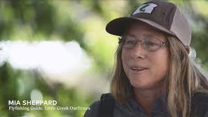 Mia Sheppard's Instagram, Twitter & Facebook