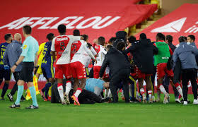 Состав все матчи статистика игроков статистика команды дисквалификации. Vo Francii Futbolisty Ustroili Massovuyu Draku Na Pole Video Sharij Net