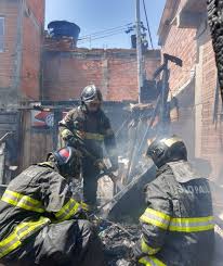 Informações preliminares apontam que as chamas começaram na parte dos fundos do imóvel residencial e, rapidamente se alastraram pelo piso superior, que estava em obras. Incendios Na Grande Sp Deixaram 10 Pessoas Mortas Em 2020 Menino De 4 Anos Morreu Apos Fogo Nesta Quarta Sao Paulo G1