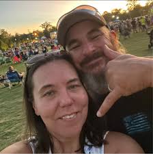 What is the water condition like at Navarre Beach, specifically regarding  sea grass or seaweed?