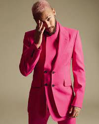 Il assiste au match du brésil en famille, bien loin de ce qu'il aurait aimé. Neymar Flaunt Pink Suit Neymar Jr Neymar Fashion