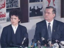 Born 27 february 1945) is a polish actor best known for leading roles in several andrzej wajda movies and also known for playing a defector and spymaster vassily orlov, alongside hollywood actress angelina jolie in the movie salt. 25 Lat Temu Lech Walesa Zostal Wybrany Prezydentem Dzieje Pl Historia Polski