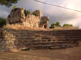 Η κυπαρισσία είναι μία όμορφη παραθαλάσσια πόλη, που βρίσκεται στο δυτικό μέρος του νομού μεσσηνίας. Kyparissia Messhnia Peloponnhsos To 8eatro Sto Mesaiwniko Kastro Monument Valley Natural Landmarks Monument