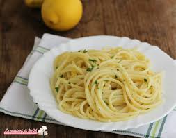 Pasta Al Limone E Prezzemolo Una Ricetto Per Un Primo Piatto Facile E Veloce Da Preparare Con Scorza E Succo Di Limone E P Con Immagini Pasta Al Limone Cibo Etnico Ricette