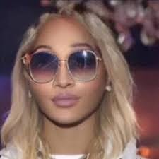 Shelly Seay's Instagram, Twitter & Facebook