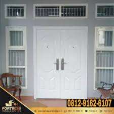 Dipastikan bahwa desain pintu pada rumah minimalis modern tentunya akan berbeda dengan daun pintu yang digunakan pada rumah dengan konsep lainnya, karena pada saat ini model pintu rumah dengan konsep klasik yang biasanya menggunakan banyak ukiran dan cenderung memiliki bentuk lengkungan di bagian atasnya sudah tidak digunakan lagi. Jual Pintu Ruang Tamu Pintu Rumah Modern Pintu Rumah Minimalis 2020 Kab Tangerang Pintu Rumah123 Tokopedia
