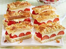 Erdbeer Bienenstich Rezept Lecker Bienenstich Rezept Backrezepte Backen