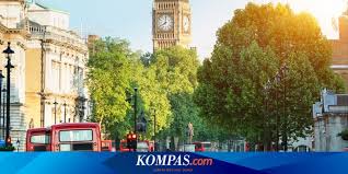 Garis kemiskinan sendiri merupakan jumlah rupian minimum yang diperlukan oleh seseorang untuk memenuhi kebutuhan dasar makanan dan non makanan. 14 Juta Warga Inggris Hidup Dalam Kemiskinan Halaman All Kompas Com
