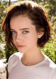 Serena Boswell's Instagram, Twitter & Facebook