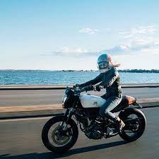 Thunder Dolls On Instagram Throttle Roll Throttleroll Takeover Nina On Her Ktm 390 Duke Throttleroll See More Throttleroll
