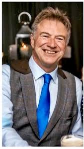 Lovely planting in front of Kirkcaldy Galleries 🥰🌻