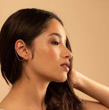 Kolczyki z łańcuszkiem na ucho ze srebra próby 925: minimalistyczna para  delikatnych nawlekaczy