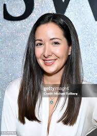 Julie Hartwell's Instagram, Twitter & Facebook