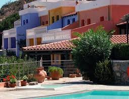 One apartment with 5 bedrooms, two apartments with 3 bedrooms, and one apartment with 1 bedroom are provided. Diverse Unterkunfte Auf Kreta Zorbas Island Apartments Kreta