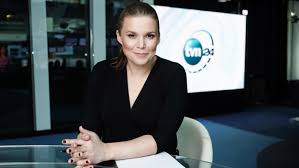 Prawica czuła się pokrzywdzona brakiem swojej wersji. Tvn24 Dziennikarka Anna Seremak Wpadka W Programie Na Zywo