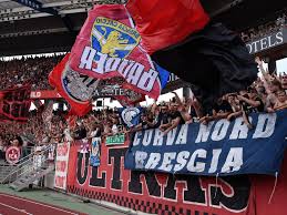 El brescia calcio es un club de fútbol de italia, de la ciudad de brescia en la región de lombardía. 15 669 90 Euro Die Club Ultras Helfen Brescia Sport Nordbayern De
