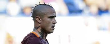 He's got a mo salad hawk hair. Footballitalia On Twitter Belgium Impose Smoking Ban Aimed Specifically At Radja Nainggolan Https T Co Cziunx2snp Asroma