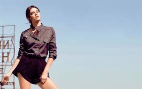 In yoga pants, at home with the dogs, drinking my wine after yoga, she surprisingly said when asked. Herunterladen Hintergrundbild Kendall Jenner Amerikanisches Supermodel Fotoshooting Make Up Amerikanisches Model Schone Frauen Fur Desktop Kostenlos Hintergrundbilder Fur Ihren Desktop Kostenlos