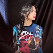 Research in the idm is led by over 34 independent principal investigators in the basic, clinical and public health sciences, and has a strong translational focus. Hussey On Twitter Humaygad Did She Just Wink Im So Dead Yuna Itzy