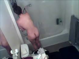 Il vendiduenne era stato notato entrare in bagno da una donna che, notando qualcosa di strano nel vedere un manichino andare nel bagno delle donne, ha chiamato la sicurezza. Calda Donna Nuda Spiata In Bagno Showers Porno Video Italiano