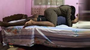 Indian Aunty Has Affair with Neighbour House Boy: Asian Porn