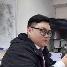 I find it fascinating that people will overlook what Yang said about Summer  Rose in V2, or that in V4 Taiyang was literally looking over his framed  STRQ photo...not to mention in