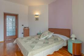 Imi e greu sa fac o comparatie care oras ar fi mai ieftin de vizitat. Pula Citybreak Pula PreÈ›uri Actualizate 2021