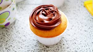 Cupcakes Vanille Chocolat Facile Rapide Aux Delices Du Palais En 2020 Cupcakes Muffins Moelleux Gateaux Et Desserts