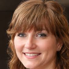 Mandy Dickens's Instagram, Twitter & Facebook