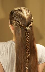 Mittelalterliche Frisuren Zum Inspirieren Versetzen Sie Sich In Die Epoche Archzine Net Mittelalterliche Frisuren Geflochtene Frisuren Flechtfrisuren