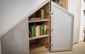Um ein einfaches regal zu bauen muss man aber nicht der superhandwerker sein und kann so auch ohne vorkenntnisse dieses projekt in angriff nehmen. Dachschragenschrank Nach Mass Schrank Unter Treppe Dachschragenschrank Schrank Fur Schrage