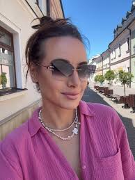 ☀️ OKULAROWA PETARDA 🔥 Bezramkowe, gradalne i absolutnie NIE do ukrycia 😎  Nowe przeciwsłoneczne Ana Hickmann to nie są zwykłe okulary. ➡️ Ukryją  zmęczenie. ➡️ Podkreślą spojrzenie. ➡️ I zrobią to z