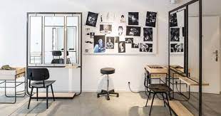 Amenagement Salon De Coiffure Par Atelier Dynamo Journal Du Design Amenagement Salon Decoration Salon Salon De Coiffure