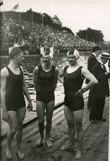 The wool swimming suits for the summer olympics of Sweden 1912. First 2 phots of the British 400m swimming team, from L to R: Bella More, Jennie Fletcher, Annie Speirs and Irene
