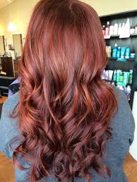 Le balayage contouring aux reflets de miel, caramel ou châtain clair, l'ombré avec racines foncées et pointes. Balayage Cheveux Et Ombre Hair En 20 Photos Qui En Disent Beaucoup Sur Leurs Differences Et Leurs Similarites