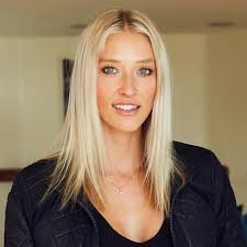 Caroline Hoffman's Instagram, Twitter & Facebook