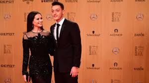 Team capristo ✌‏ @mandycapristobr 4 янв. Mesut Ozil Und Mandy Capristo Liebes Comeback So Sehr Kampfte Er Um Sie Leute Bild De