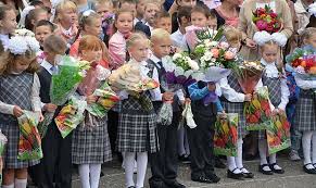 Il y a 21 heures. V Sankt Peterburge Shkolnye Linejki 1 Sentyabrya Projdut Tolko Dlya Pervoklassnikov I Vypusknikov Obshaya Gazeta