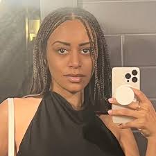 You really should delete the em dash ( — ) from your posts, it's a dead  giveaway that you're like super hot, and also well-read, but most  importantly—hot.