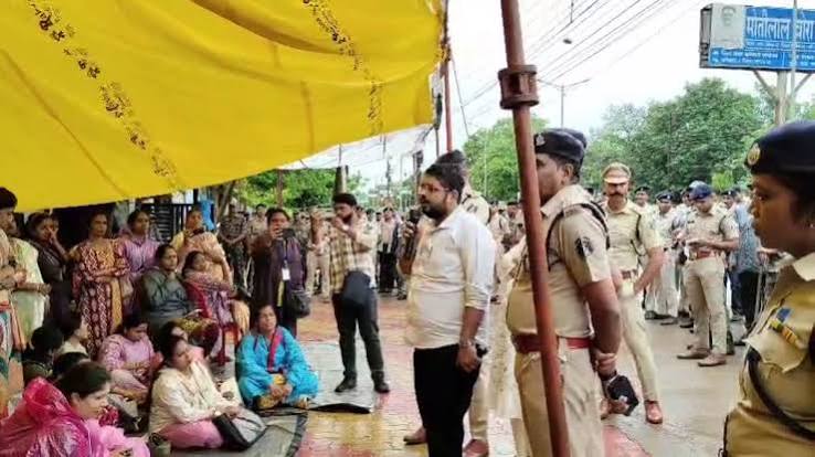दुर्ग में अतिथि शिक्षकों का हल्ला बोल, 22 वें दिन भी जारी रहा आंदोलन