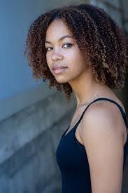 Elisa Lynn's Instagram, Twitter & Facebook