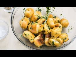 Easy Garlic Knots With Pop Up Dough Youtube